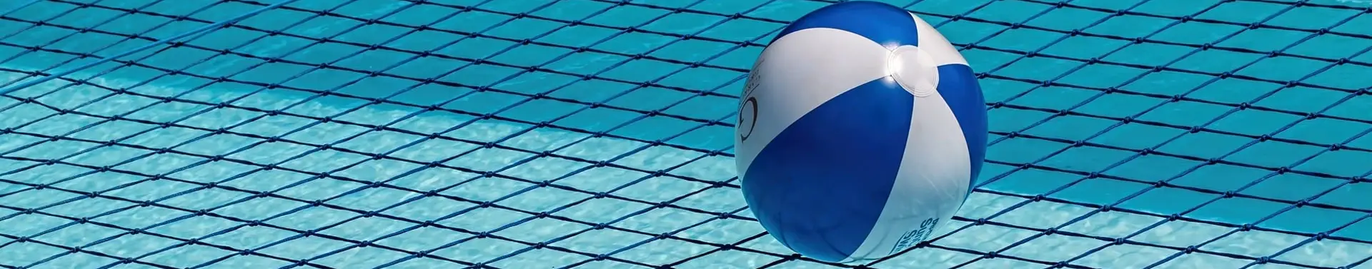 Pool Bauer klares Wasser