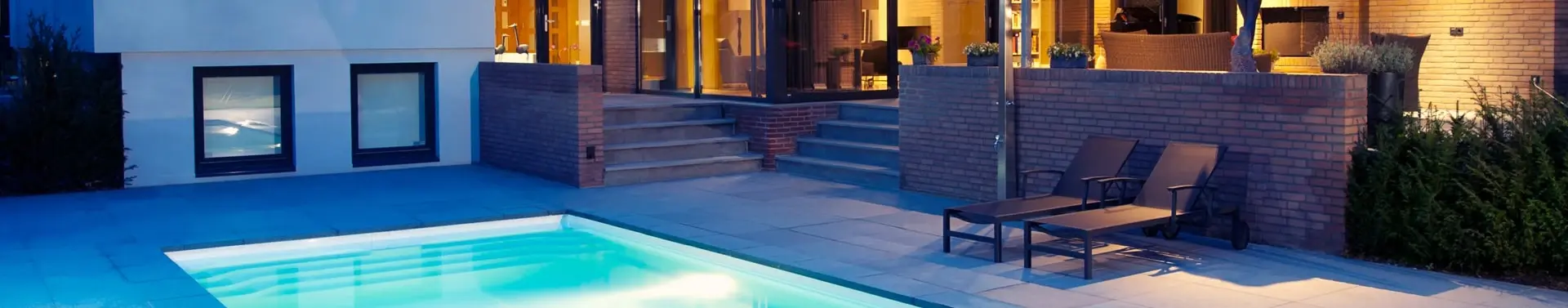 Poolbeleuchtung im Fertigbecken